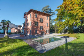 Lake View Apartment with Pool, Garden and Parking